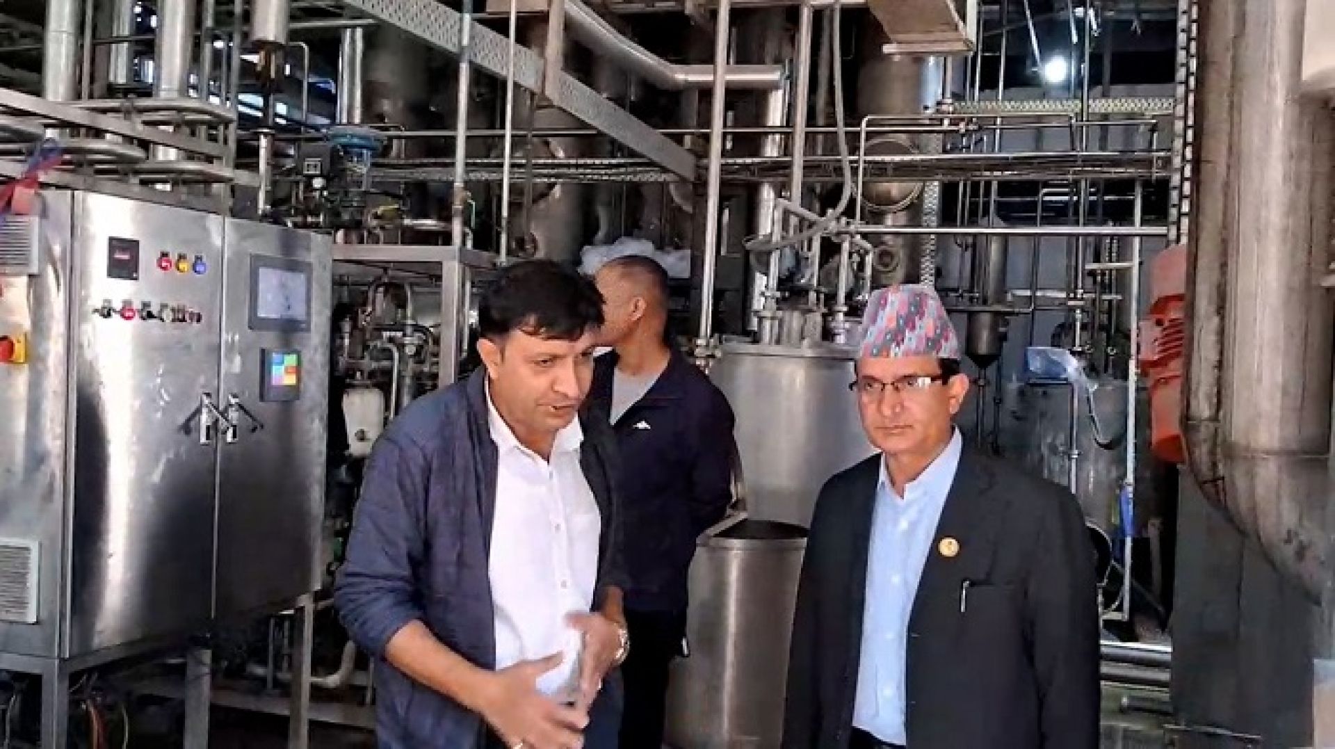 बागमतीको धुलो दुध कारखानाको भविष्यमाथि प्रश्न, मन्त्री पौडेलले गरे अनुगमन